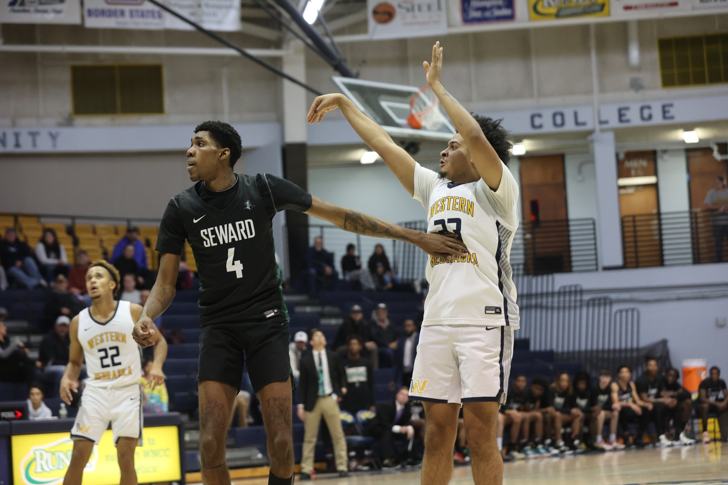 Maurice Walker shoots for three points