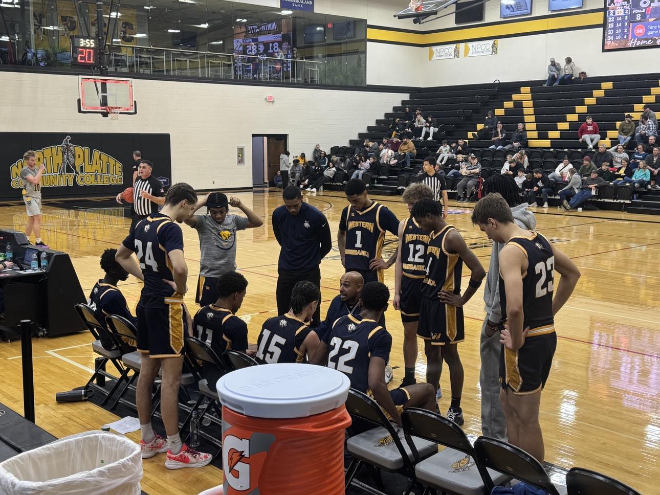 Roybell Baez talks to his team during a timeout. (Photo courtesy of Shawna Payne).