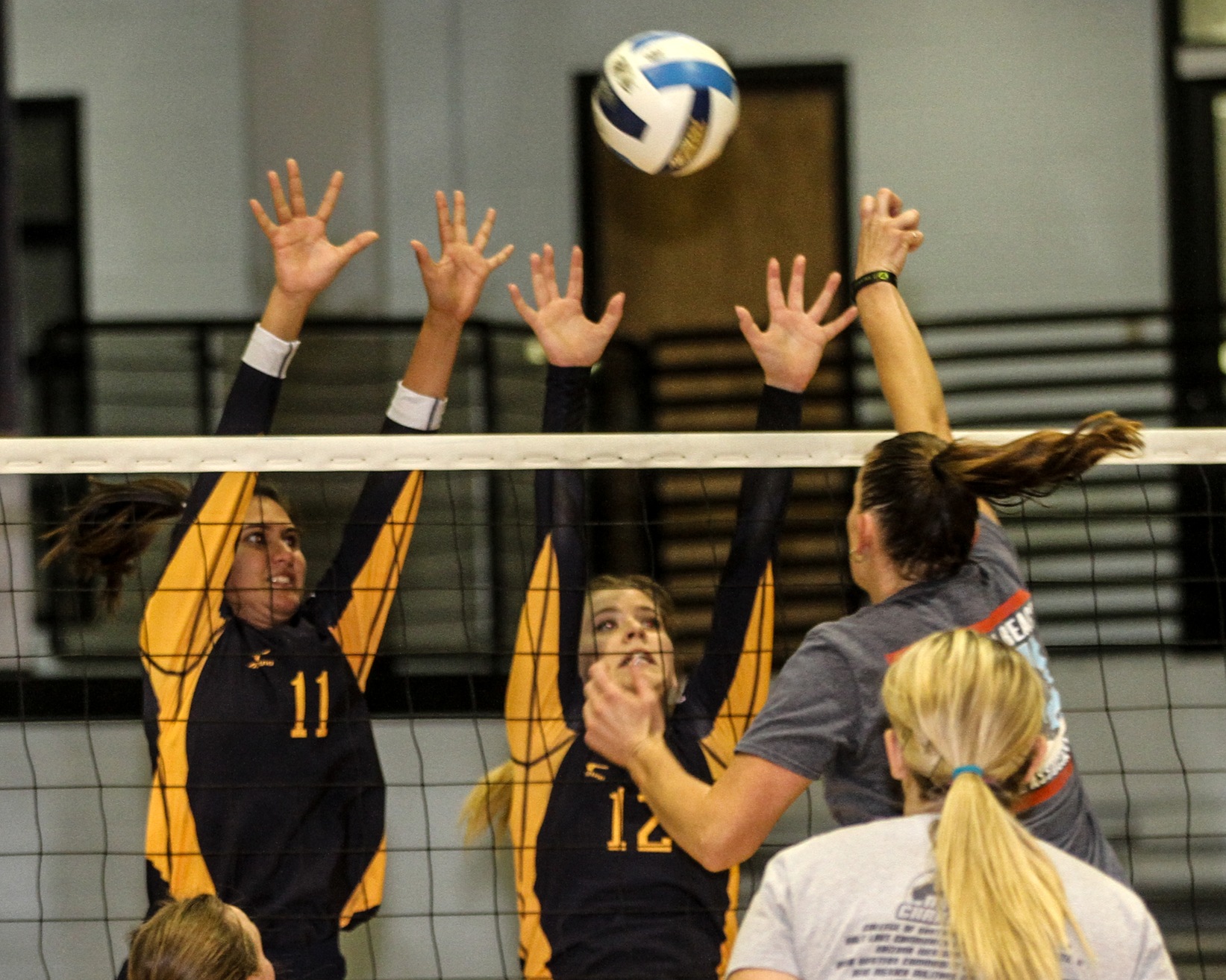WNCC volleyball splits matches at Reiver Invite