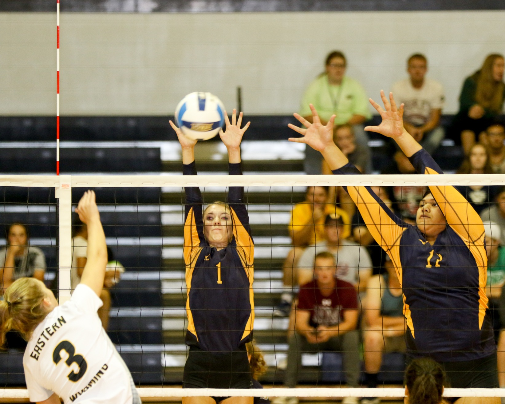 WNCC volleyball wins two at EWC Triangular
