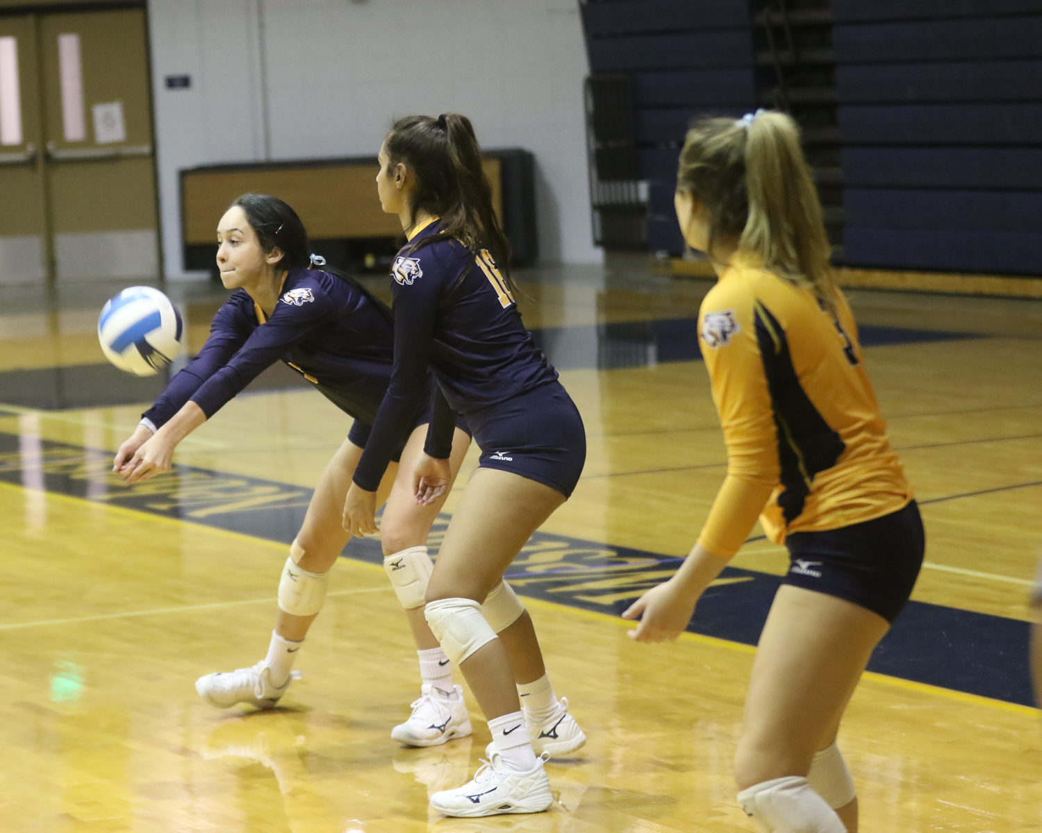 WNCC volleyball splits matches at EWC tourney