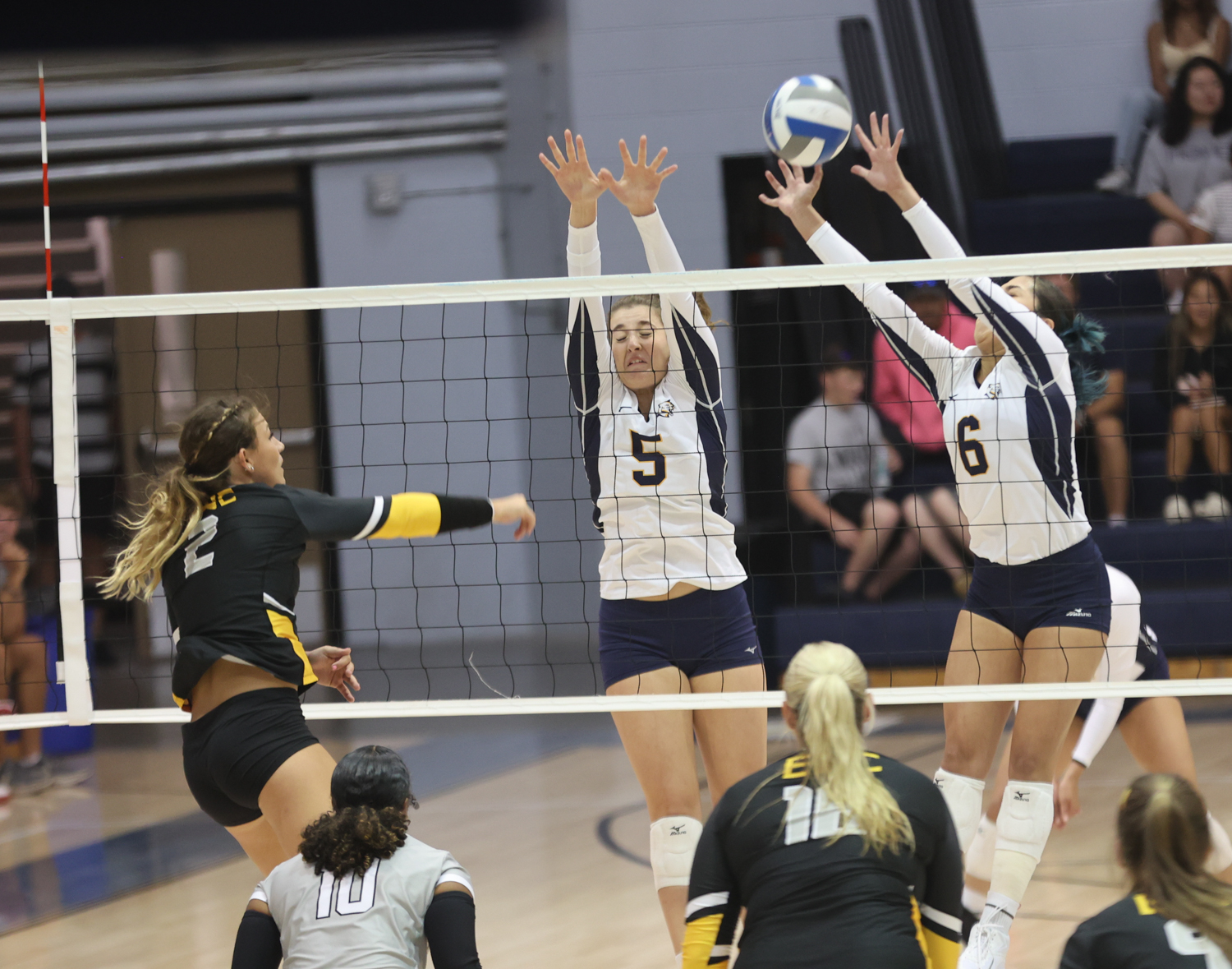 Meoni and Hernandez go up for a block.
