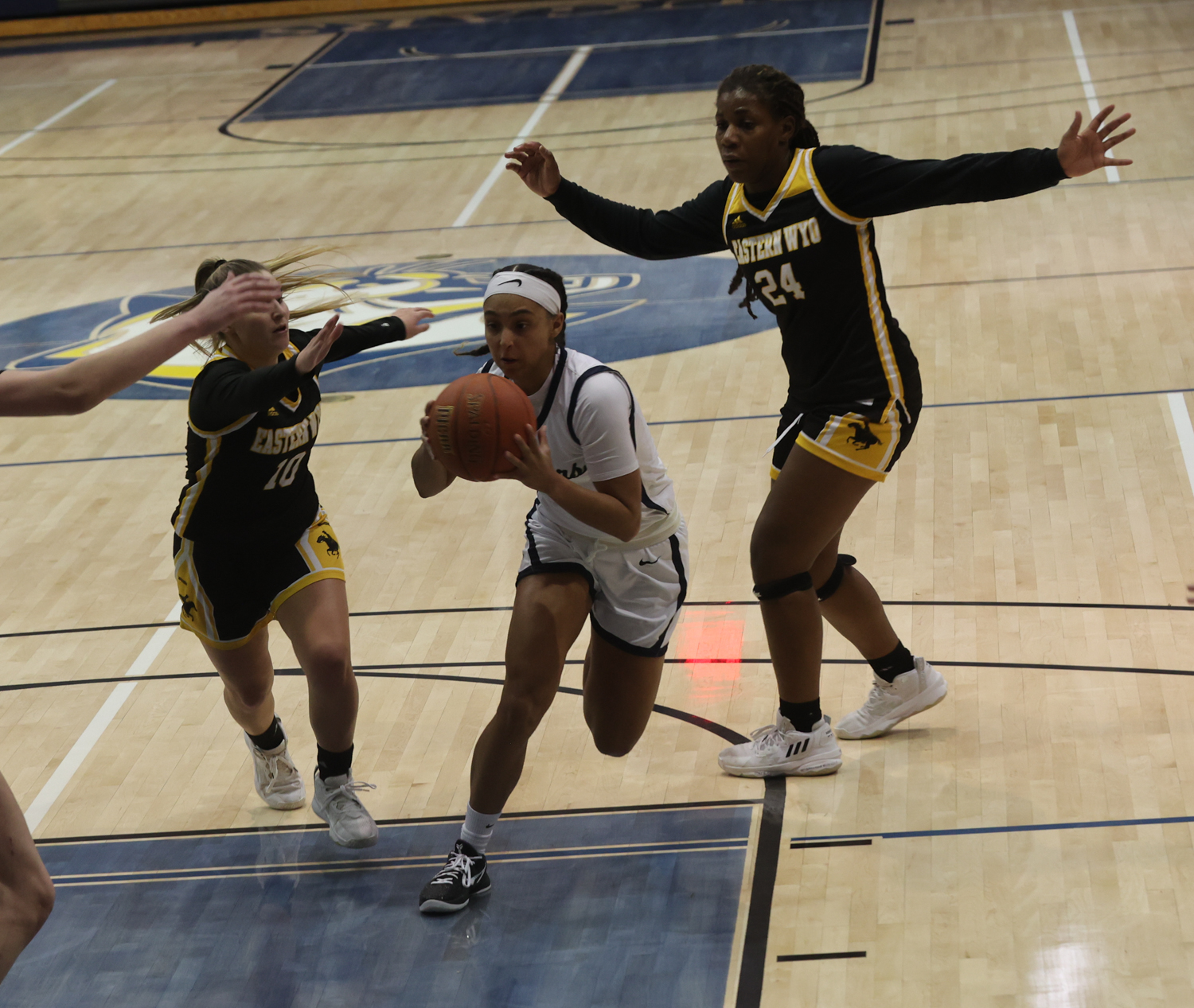 Jayla Owen going in for two.